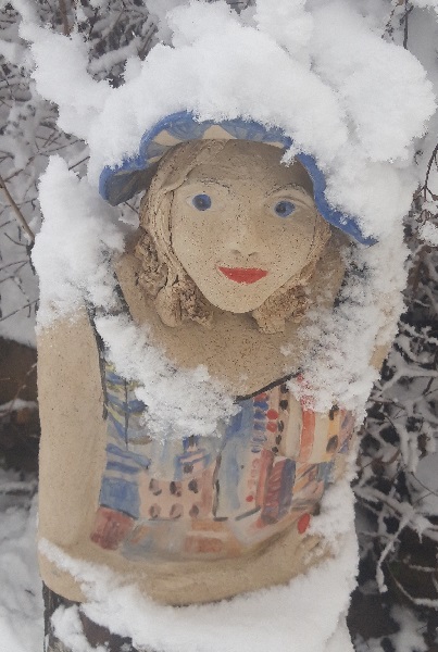 Frau im Schnee Thumb